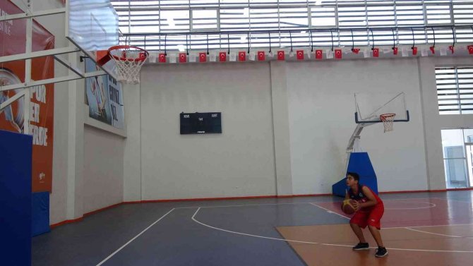 Yaz Spor Okulundaki Çocukların Hedefi Milli Formayı Giymek