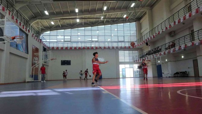Yaz Spor Okulundaki Çocukların Hedefi Milli Formayı Giymek