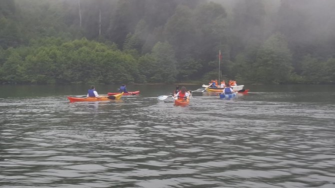 Doğa Harikası Borçka Karagöl Kano Gösterisi Büyük İlgi Gördü