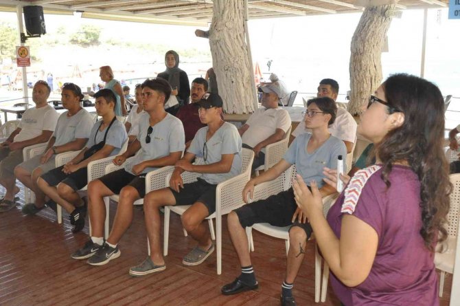 Büyük Samanlık Plajı’nda Mavi Bayrak ‘Çevre Eğitimi’ Verildi