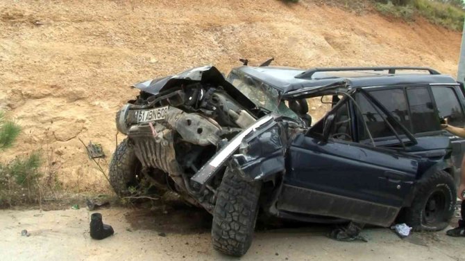 Arnavutköy’de Feci Kazada Bariyerleri Aşıp Alt Yola Uçtu