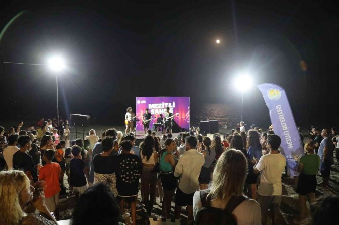 Tece Sahillerinde Yaz Konseri Coşkusu