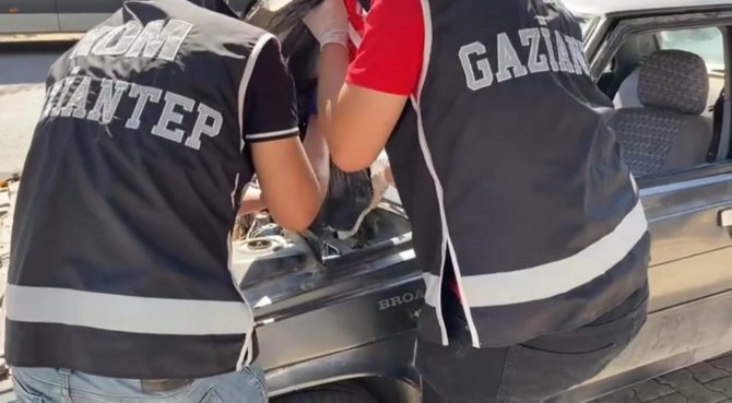 Otomobilden Cephane Çıktı