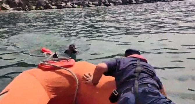 Denizde Akıntıya Kapılan 2 Çocuğu Ekipler Kurtardı