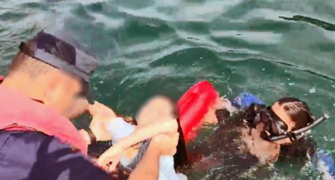 Denizde Akıntıya Kapılan 2 Çocuğu Ekipler Kurtardı