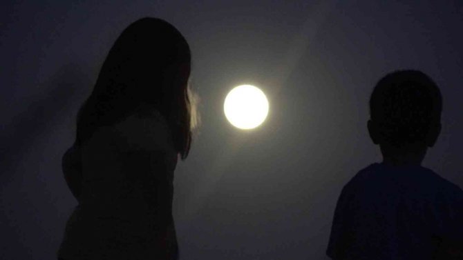 Yüksekova’da Süper Ay Kendine Hayran Bıraktı