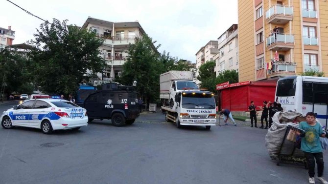 Maltepe’de Taciz İddiası Silahlı Kavgaya Dönüştü: 3 Yaralı