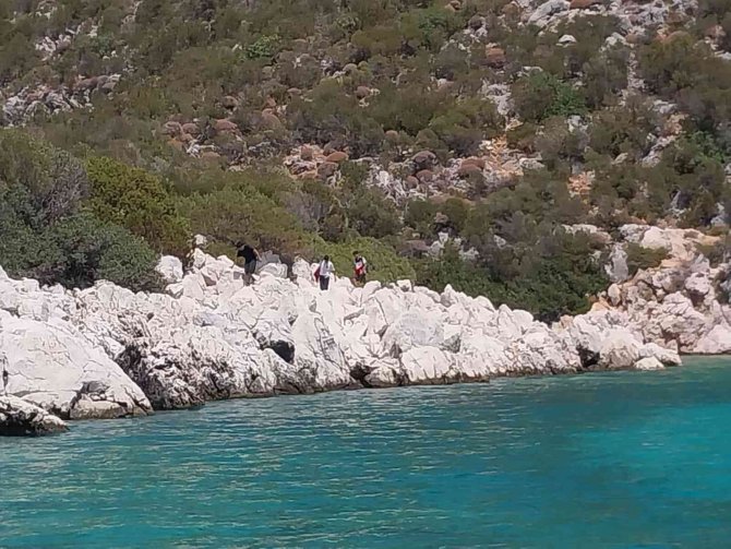 İ̇zmir Açıklarında 45 Düzensiz Göçmen Yakalandı, 146 Düzensiz Göçmen Kurtarıldı