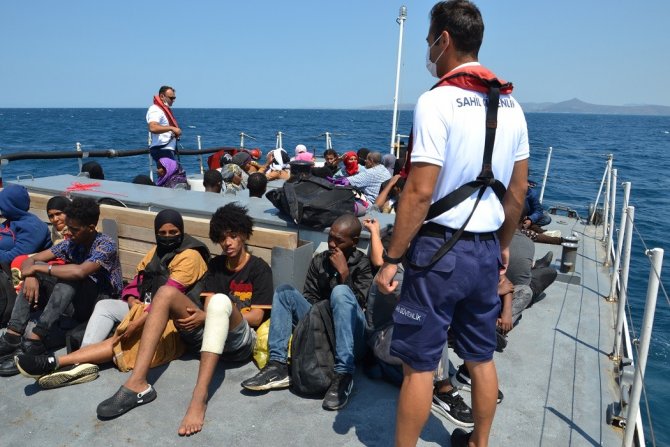 İ̇zmir Açıklarında 45 Düzensiz Göçmen Yakalandı, 146 Düzensiz Göçmen Kurtarıldı