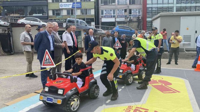 “Mobil Trafik Eğitim Aracı” Ve “Emniyet Kemeri Simülasyon Aracı” Zonguldak’ta