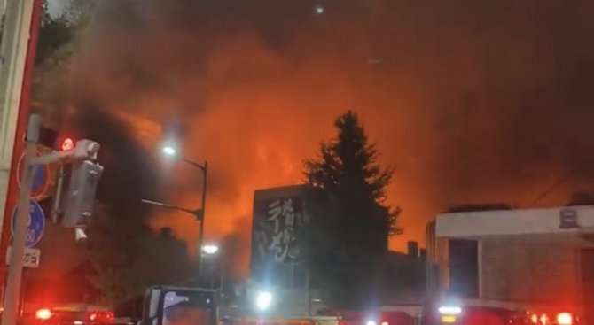 Japonya’daki Tarihi Çarşıda Yangın