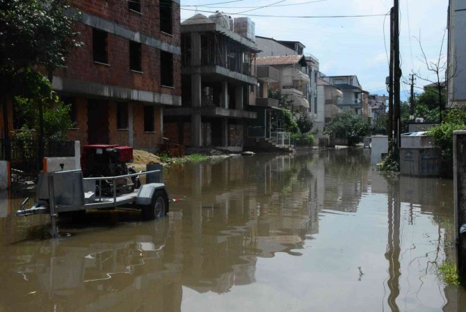 Sokak Göle Döndü, Felakete Ramak Kaldı