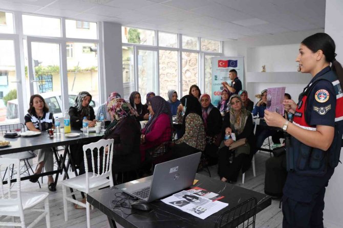 Kades Ve Uyuma, Kavaklı Kadınlara Anlatıldı