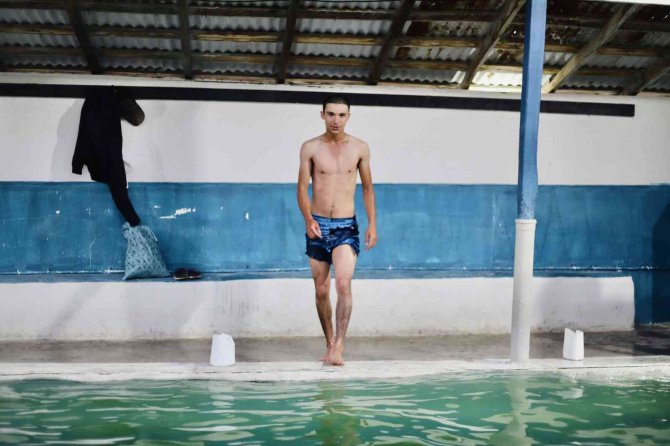 Kavurucu Sıcakta 40 Dereceyi Bulan Diyadin Kaplıcaları’nda Şifa Arıyorlar