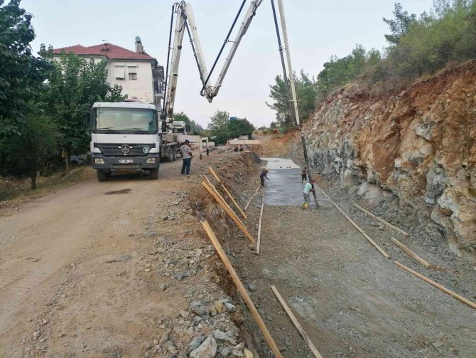 Kemer’de Alt Ve Üstyapı Çalışmaları Sürüyor