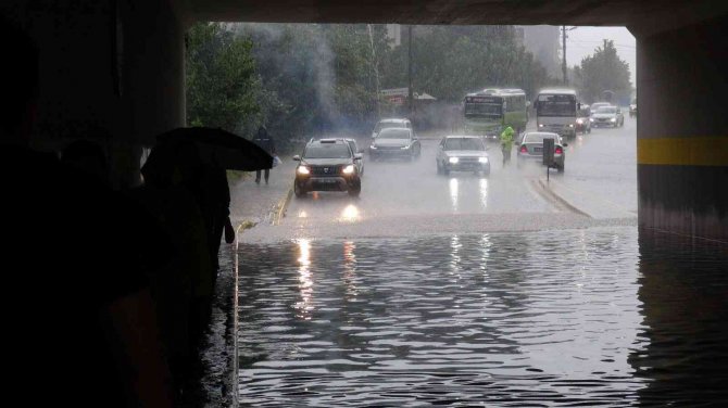 Kocaeli’yi Sağanak Vurdu