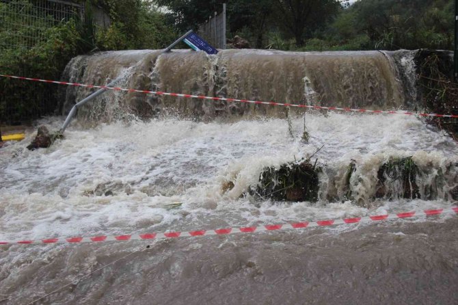 Kocaeli’de Sağanak Hayatı Felç Etti