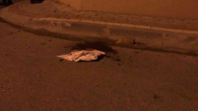 Parkta Çıkan Kavgada 16 Yaşındaki Genç Boynundan Bıçaklandı