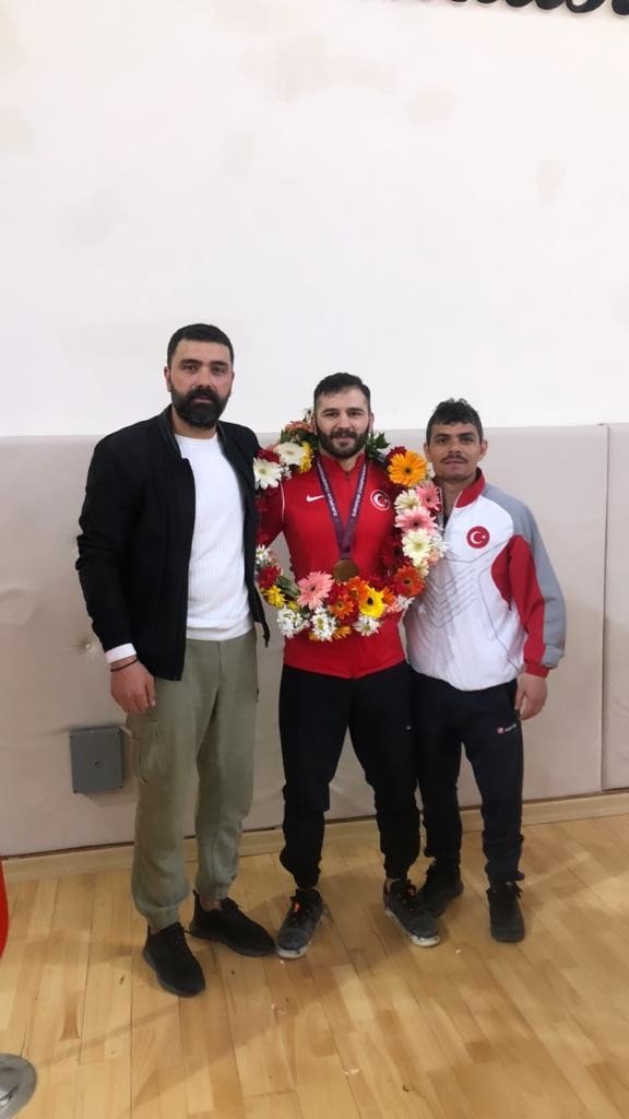 Eskişehirli Milli Güreşçi Muhammet Akdeniz Minderden Gümüş Madalya İle Ayrıldı