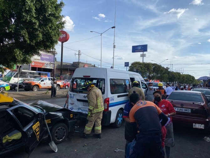 Meksika’da Zincirleme Trafik Kazası: 50 Yaralı