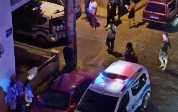 İ̇zmir’de Erkek Arkadaşı Tarafından Silahla Vurulan Kadın Yaralandı