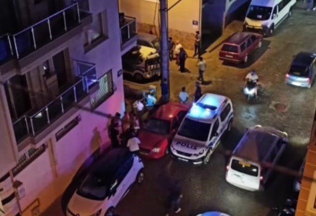 İ̇zmir’de Erkek Arkadaşı Tarafından Silahla Vurulan Kadın Yaralandı