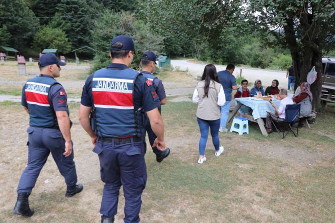 Abant Gölü’nde Tatilciler Orman Yangınlarına Karşı Uyarıldı