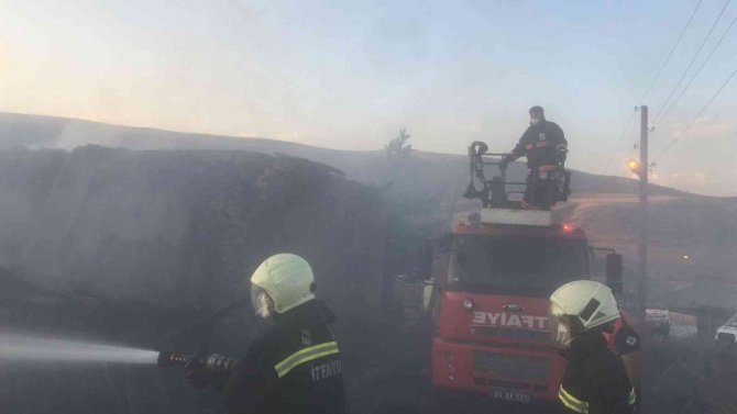 Refahiye’deki Yangında Ev İle Odunluk Zarar Gördü
