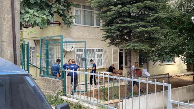 Tartıştığı Yaşlı Adamı Kafasında Bardak Kırarak Yaraladı