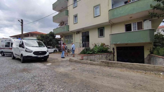 Bir Süredir Haber Alınamıyordu, Komşuları Balkondan Eve Girince Şoke Oldular