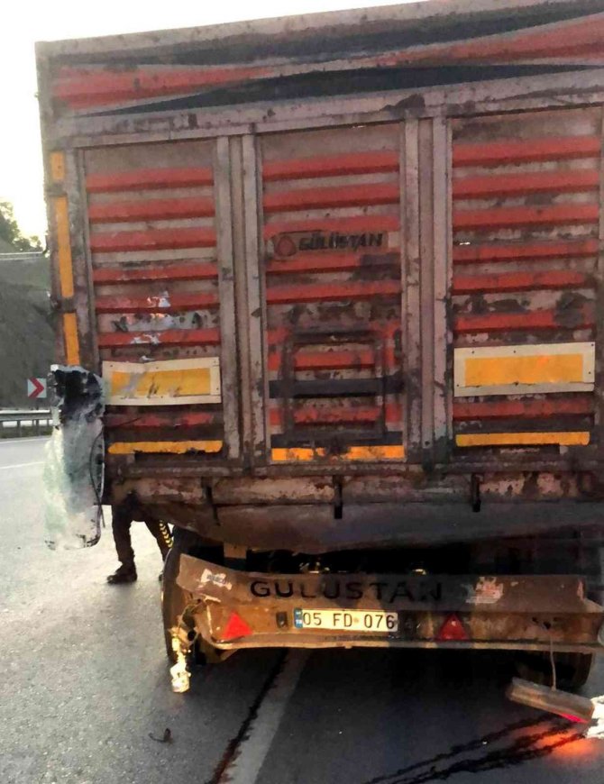 Samsun’da Minibüs Tırla Çarpıştı: 1 Ölü