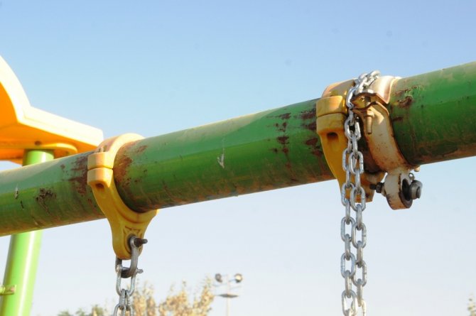 Cizre’de Parklardaki Oyuncaklar Tehlikeye Saçıyor