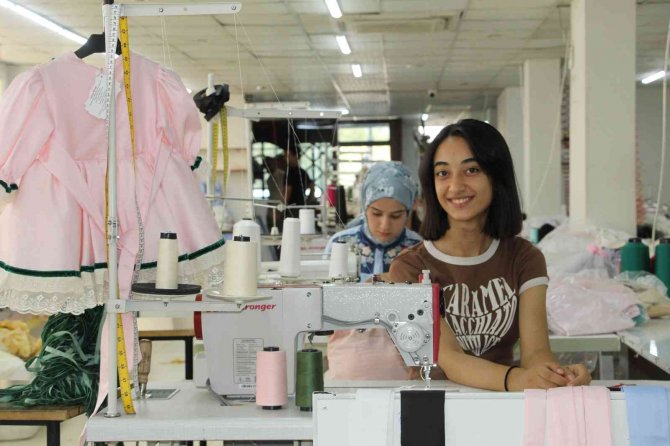 Şırnak’ta Üretilen ‘Vintage’ Tarzı Bebek Kıyafetleri 20 Ülkeye İhraç Ediliyor