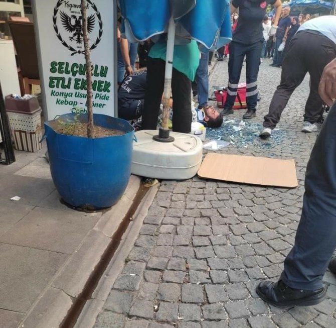 Dördüncü Kattan Kopan Cam Vatandaşın Üzerine Düştü