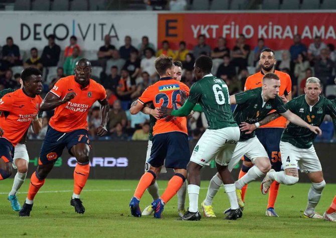 Uefa Avrupa Konferans Ligi: Medipol Başakşehir: 1 - Breidablik: 0 (İ̇lk Yarı)