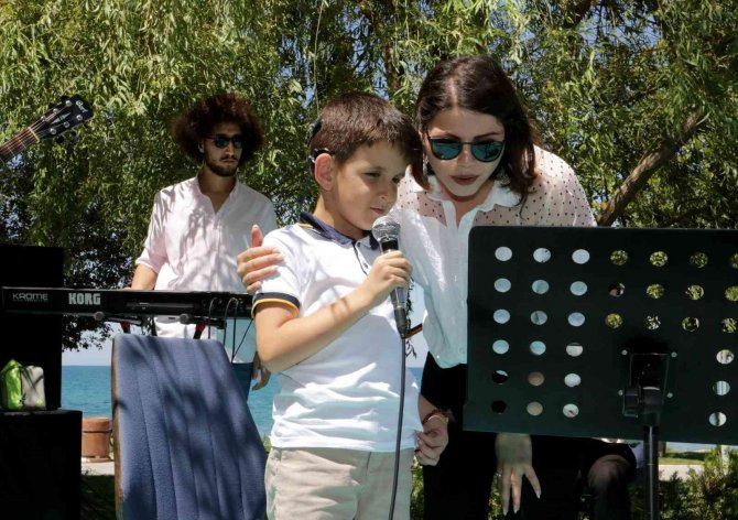 İ̇şitme Engellilerin Sessiz Dünyası Müzik Şöleniyle Şenlendirildi