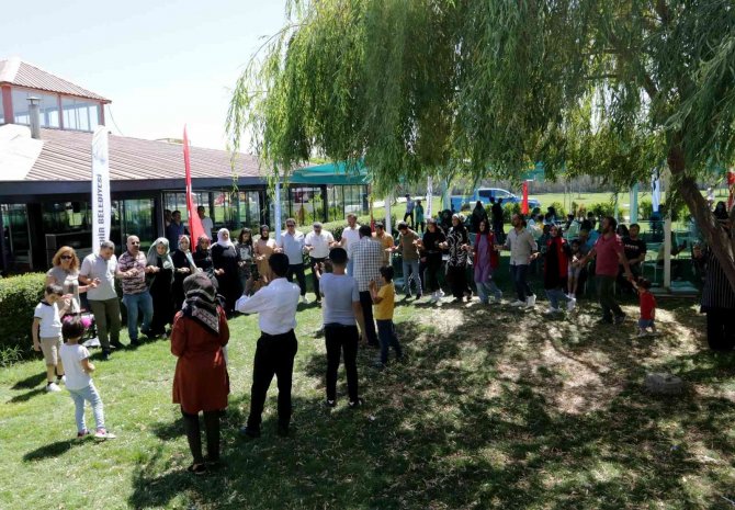 İ̇şitme Engellilerin Sessiz Dünyası Müzik Şöleniyle Şenlendirildi