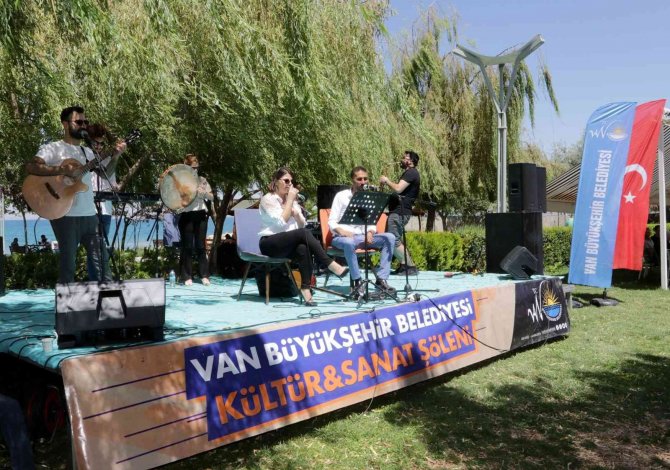 İ̇şitme Engellilerin Sessiz Dünyası Müzik Şöleniyle Şenlendirildi