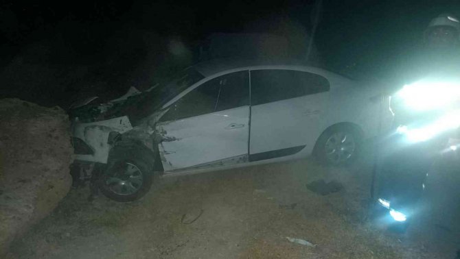Van’da Kamyonet Otomobille Çarpıştı: 2 Yaralı