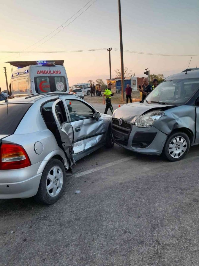Yalova’da Trafik Kazası: 3 Yaralı