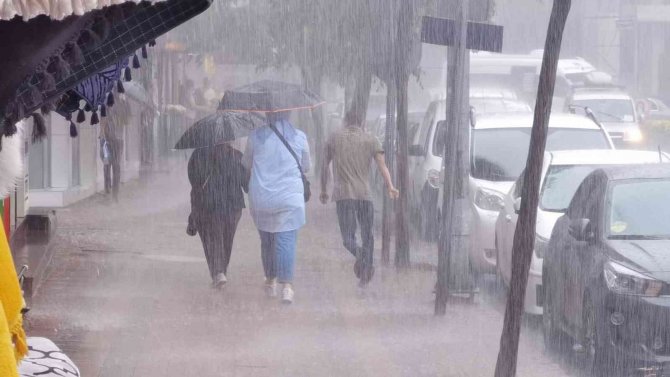 Zonguldak’ta Metrekareye Bir Saatte 35 Kilogram Yağış Düştü