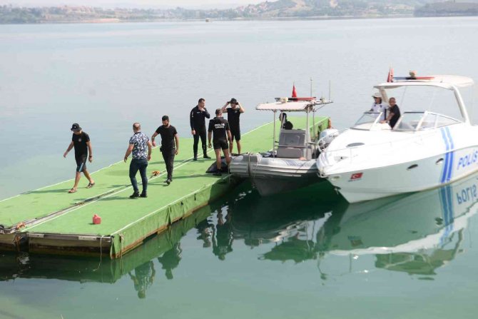 Gölde Kaybolan 60 Yaşındaki Adamın Cesedi Bulundu
