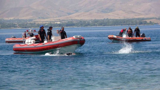 Afad’dan Van Gölü’nde Dalış Tatbikatı
