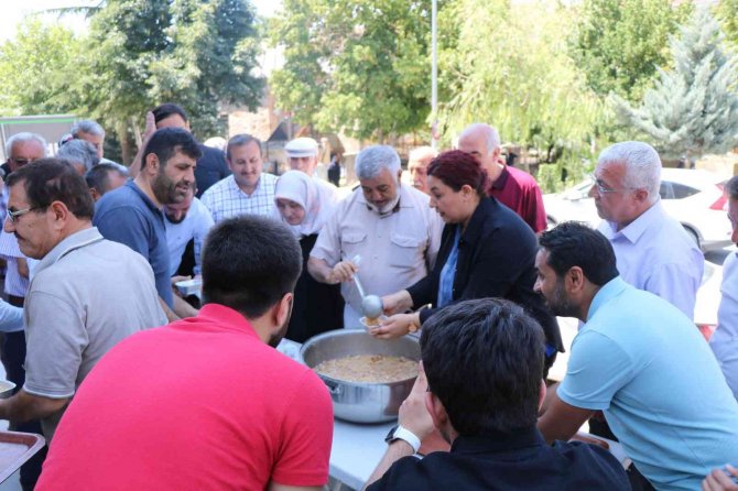 Ak Parti’den Kurucularına ’Ahde Vefa’ Aşuresi