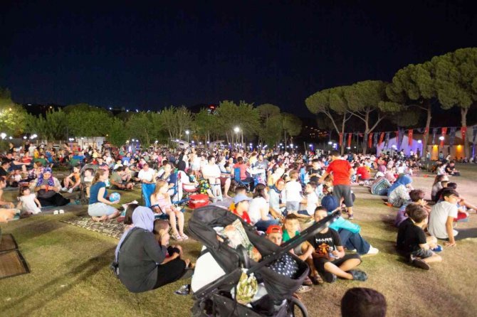 ‘Kral Şakir’ Aydın Tekstil Park’ta Çocuklarla Buluştu