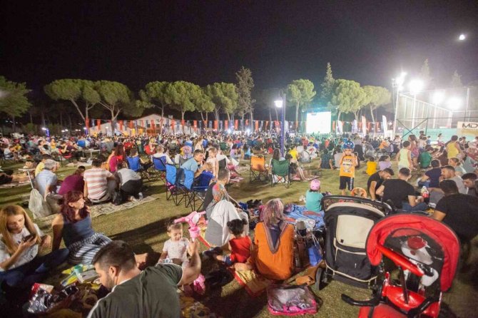 ‘Kral Şakir’ Aydın Tekstil Park’ta Çocuklarla Buluştu