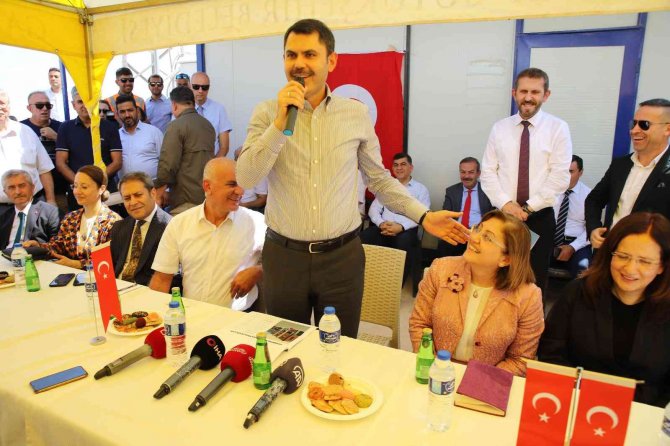 Bakan Kurum’dan Başkan Şahin’e ’Atom Karınca’ Benzetmesi