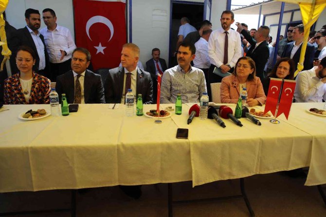 Bakan Kurum’dan Başkan Şahin’e ’Atom Karınca’ Benzetmesi