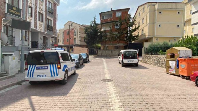 Kocaeli’de Kan Donduran Cinayet: Kayınpederini Bıçakla Öldürdü, Eşini Çekiçle Vurarak Ağır Yaraladı