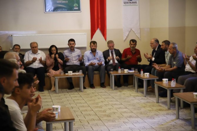 Bakan Kurum’dan Şehit Ailesine Taziye Ziyareti